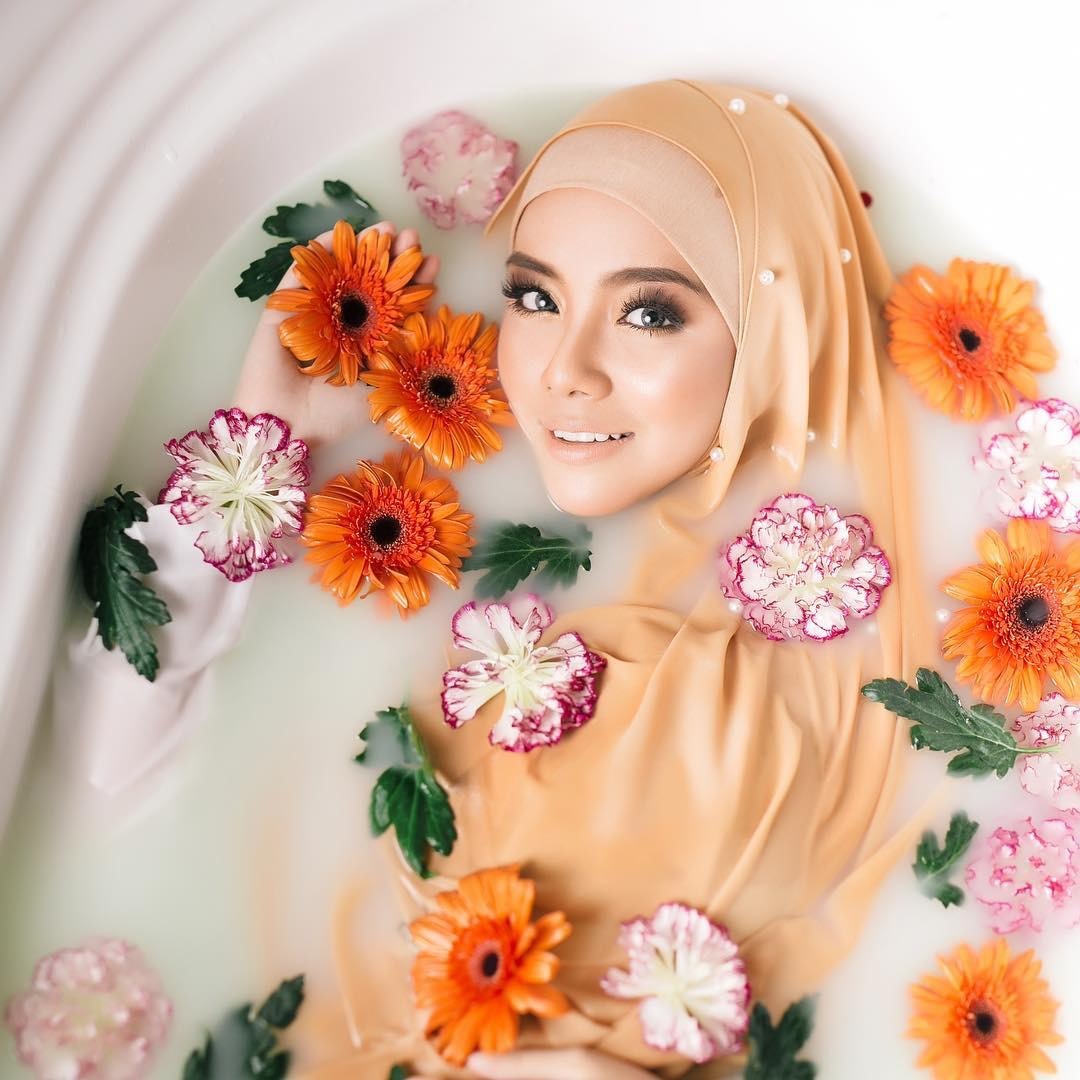 Elegant Chiffon Pearl Hijab Scarf – Soft & Breathable