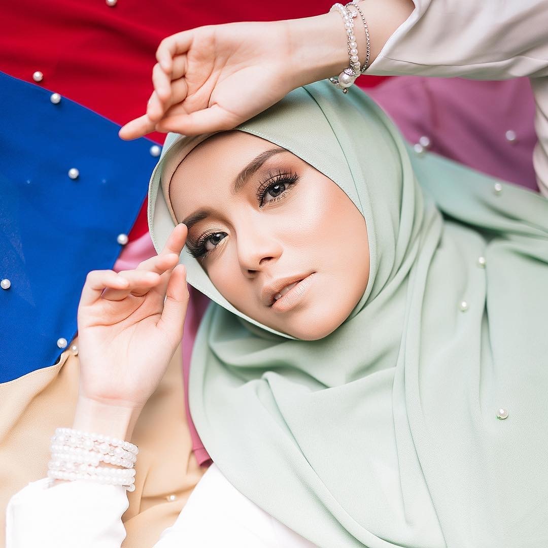Elegant Chiffon Pearl Hijab Scarf – Soft & Breathable