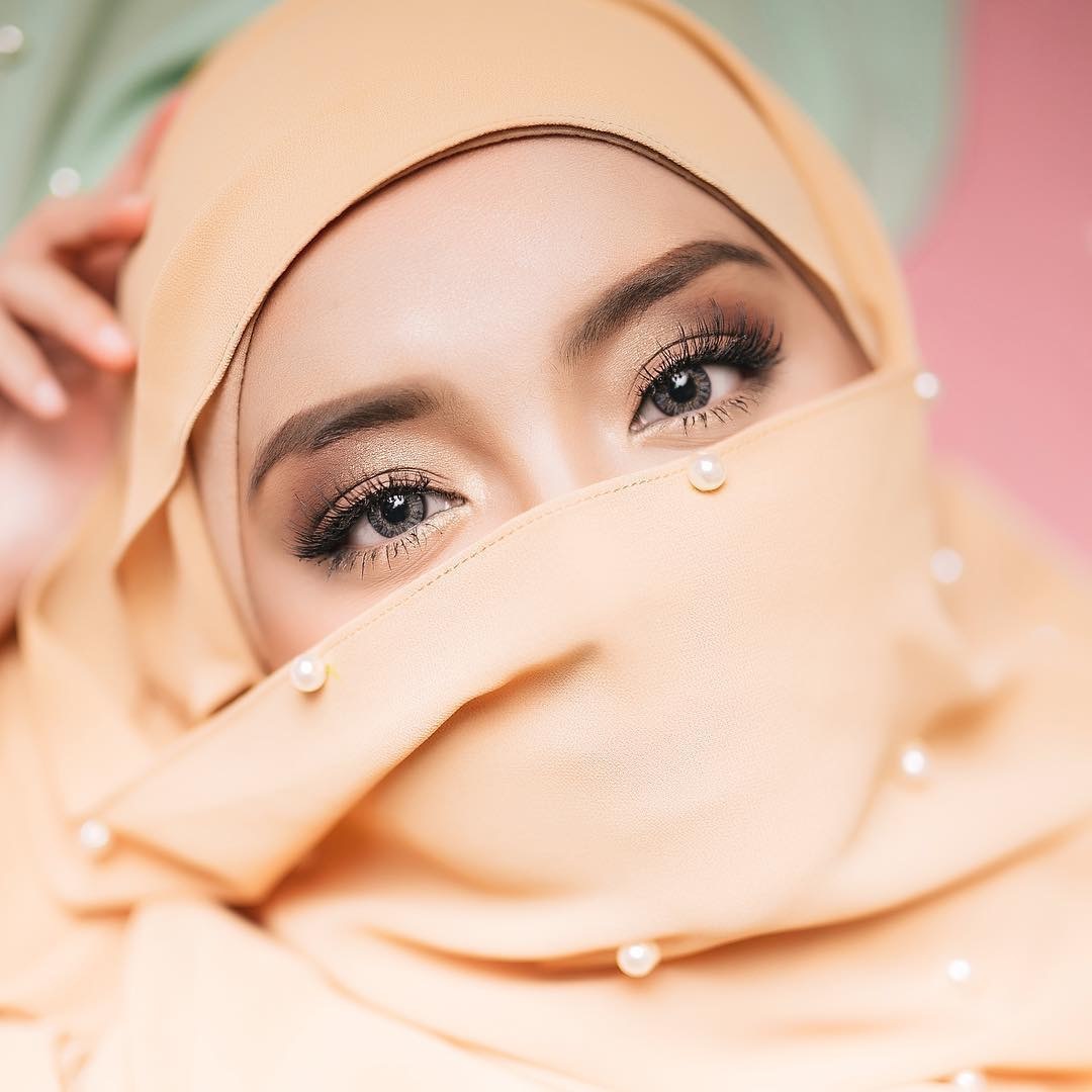 Elegant Chiffon Pearl Hijab Scarf – Soft & Breathable
