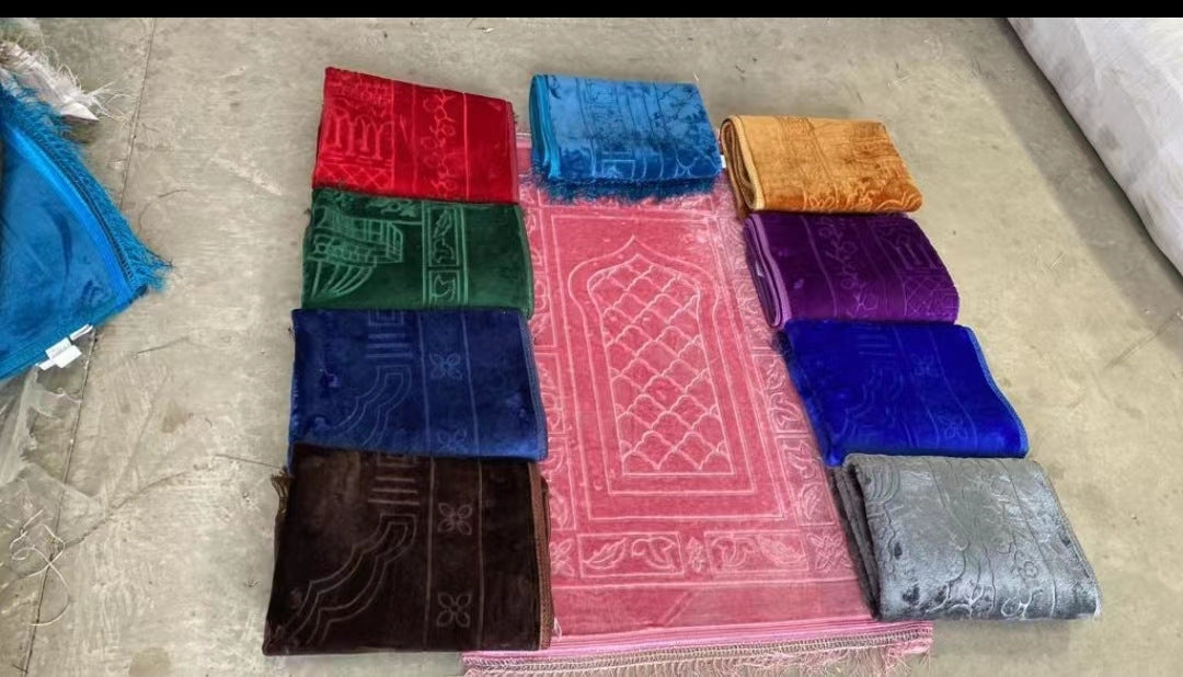 Raschel Embossed Prayer Mat with Tassels – Soft & Elegant